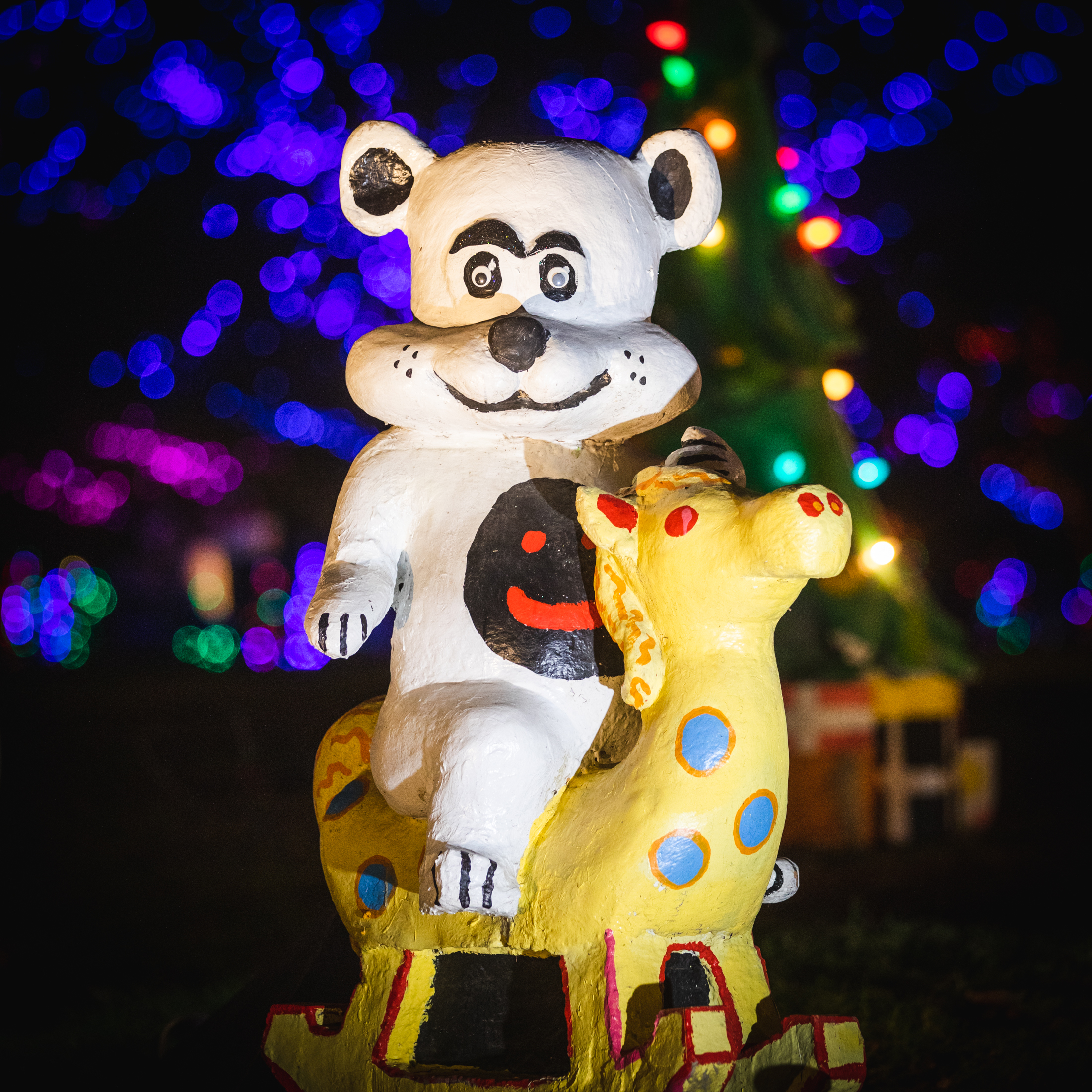 マリオク★アビステ　マーグトンドール These Delightfully Bizarre Trail of Lights Decorations Are So